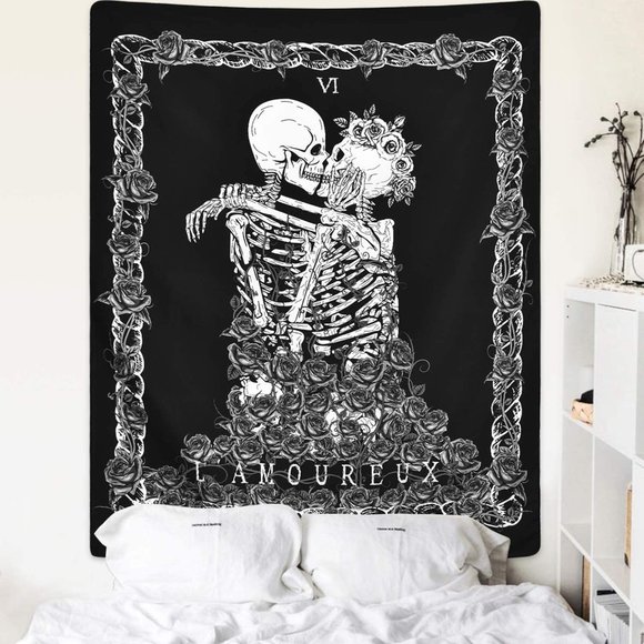 Kissing Lovers Skull Tapestry - Picture 2 of 2